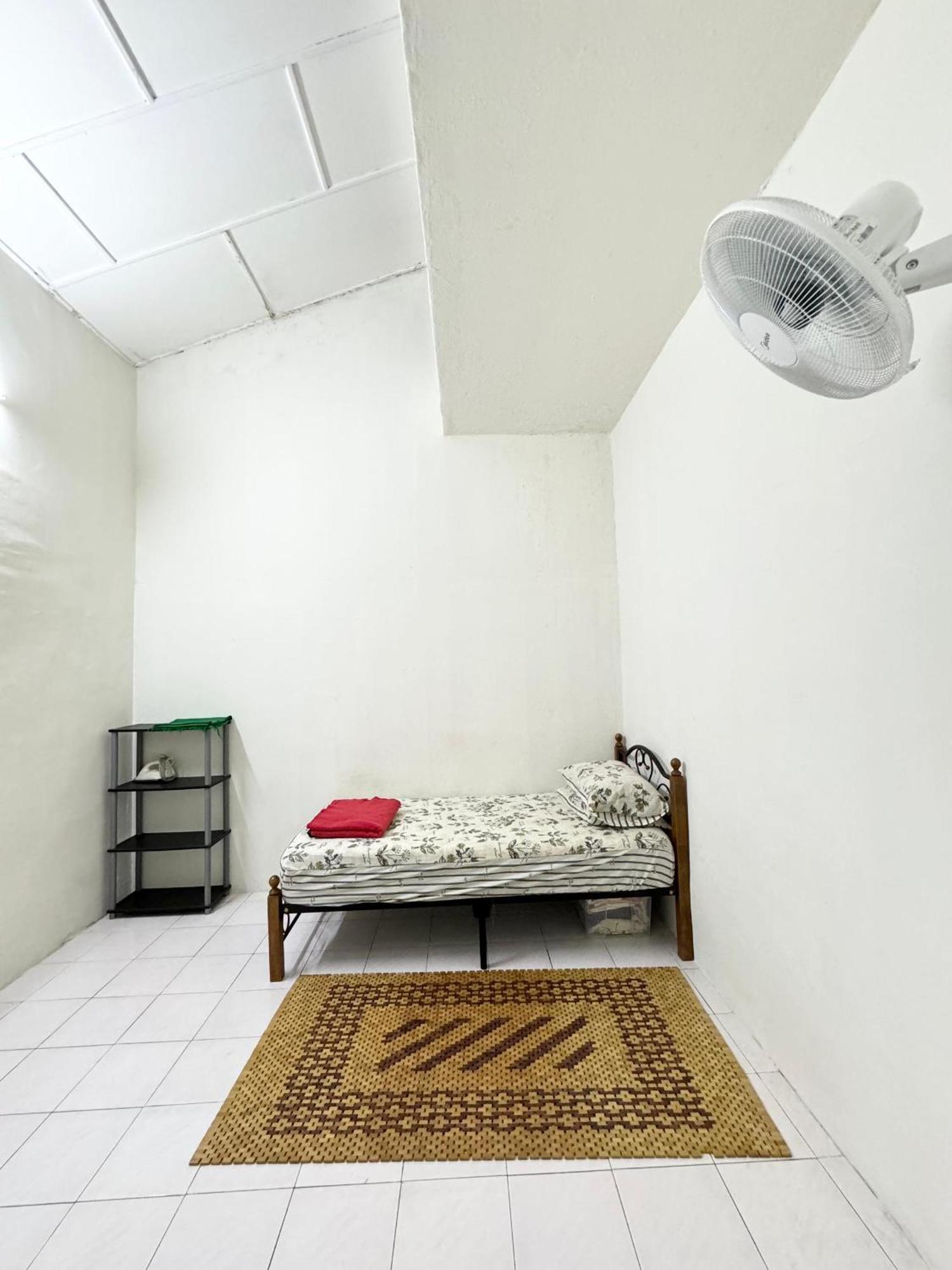 Bed's * Kluang